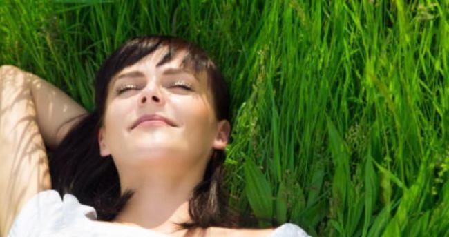 Benzer aratrmalarn, iyimserlikle kalp-damar hastalklarndan lm riski arasndaki iliki incelendiini hatrlatan Kim, yeni aratrmada, iyimserliin, enfeksiyon ve kanser gibi hastalklardan lm riskiyle ilikisinin incelendiini ifade etti.