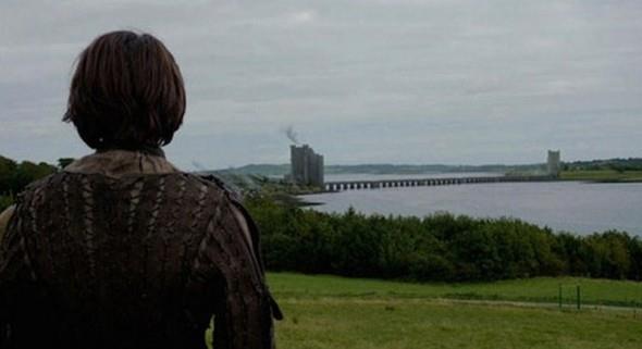 Game of Thrones    Bu dizinin ou sahnesi gerekte grnd gibi deil.    Dizideki sahne...