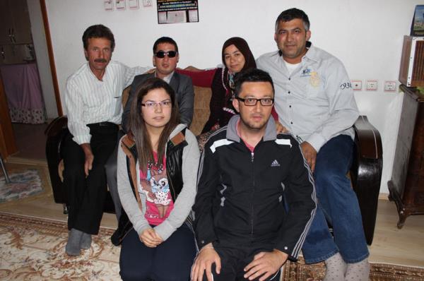 Yo�un bak�mda 7 g�n ya�am m�cadelesi veren Y�lmaz'�n beyin �l�m�n�n ard�ndan organlar� ailesi taraf�ndan ba���lanm��, Y�lmaz'�n y�z� Akdeniz �niversitesi Hastanesi'nde Turan �olak'a, b�bre�i �rfan Geveze, kornealar� Ali Fidan ile Cansu Akkaya'ya, karaci�eri Murat Ak�n'a, kalbi Ay�eg�l Uyar'a tak�lm��t�, hastalardan Ay�eg�l Uyar ya�am�n� yitirmi�ti