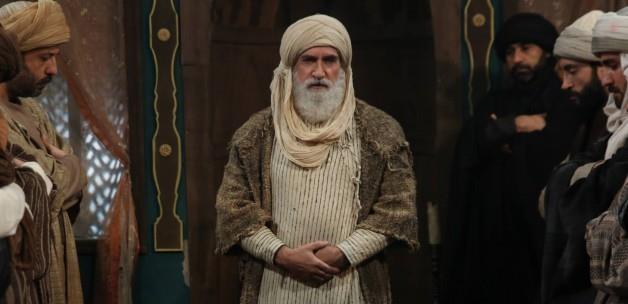 638 de 22 R.Evvel&#8217;de (1239) am'da ld. Kabri am ehri dnda Kasiyun da eteindedir. 1516 ylnda I. Selim, am&#8217; Osmanl topra yaptnda oraya trbe, camii ve imaret ina ettirdi. Medfun bulunduu trbenin kubbesinde -bn Arabi'nin kendisine ait olduu iddia edilen- 'btn yzyllar yetidirdikleri byk insanlarla tannr, benden sonraki yzyllar benimle anlacak' mealindeki bir beyit yazldr.