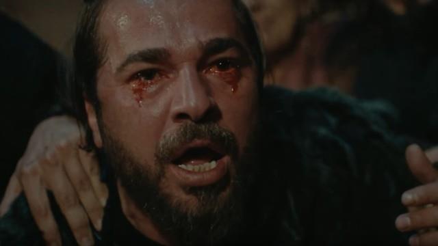 DRL ERTURUL 69.BLM NELER YAANDI?  TRT 1'in fenomen dizisi Dirili Erturul dn akam 69. son blm ile izleyenlere heyecan dolu dakikalar yaatt. Erturul'un lm haberi Oba'da gzyalar ile karlanrken beklenmedik bir anda gele haber herkesi tekrar artt.