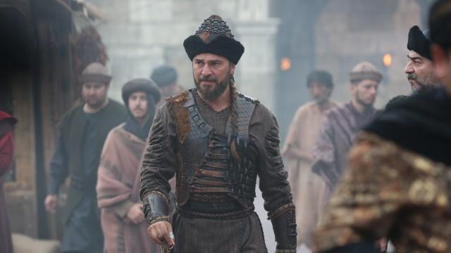 DRL ERTURUL 70.BLM FRAGMAN  Dn akam yaynlanan 69. blmde Erturul'un zehirlenerek lmle kar karya gelmesi izleyenleri gzyana bodu. Kurulan kusursuz plan ile Erturul tekrar obann bana geldi. Dirili Erturul'un son blmnn ardndan 70. yeni blm fragman da yaynland.