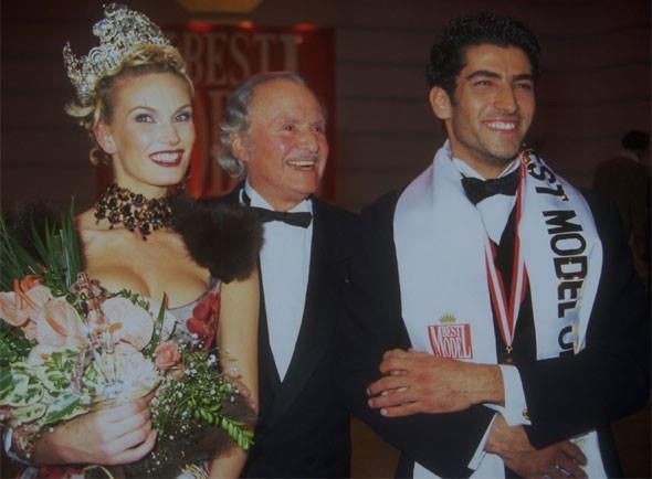 KENAN MRZALIOLU    Ekranlarn tescilli yakkllarndan biri Kenan mirzalolu... mirzalolu, 1995 ylnda katld Best Model of Turkey ve Best Model of the World mankenlik yarmalarnda birinci oldu.