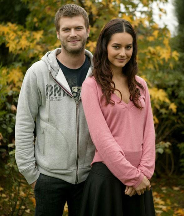 Ardndan Meneke ve Halil ile hretini pekitirdi..