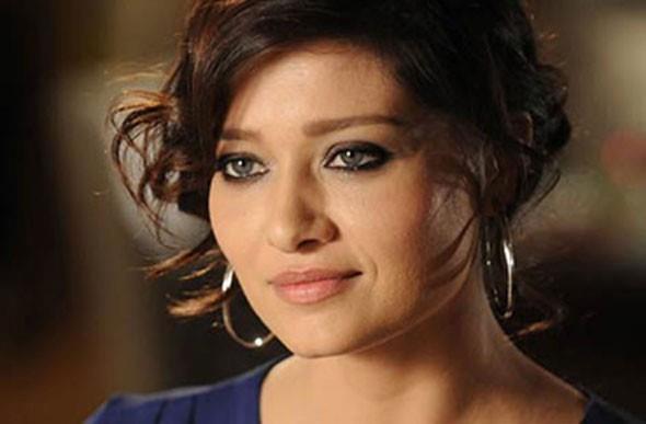 Hem gzellii hem de oyun gcyle dikkat ekti, hatta Trkan oray'n tahtna aday gsterildi.