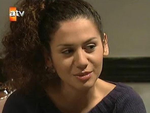 EKN TRKMEN    Ekin Trkmen'i TV seyircisi ilk olarak Ekmek Teknesi adl diziyle tand.