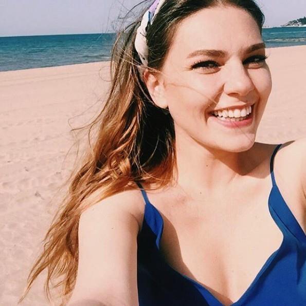 ASLI ENVER    1984 doumlu. Pera Gzel Sanatlar Lisesi'nden mezun olan Enver Hali niversitesi'nin Tiyatro Blm'nde okudu.