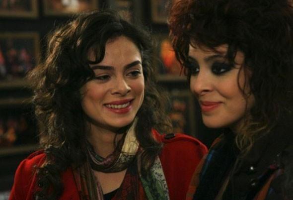 Ekranlarn gelecek vaadeden gzellerinden olan zge zpirinci, byk kn Melekler Korusun isimli dizi ile yapt.