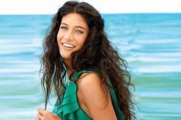 BERRAK TZNATA    Magazin basn nceleri onunla sadece 'gzel ve sosyetik bir gen kadn' olduu iin ilgileniyordu.