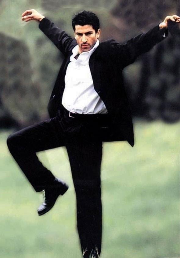 Kenan mirzalolu ilk olarak Deli Yrek dizisi ile seyirci karsna kt. Ksa zamanda oyunculuk yeteneiyle seyircilerin ve ynetmenlerin ilgi oda oldu.