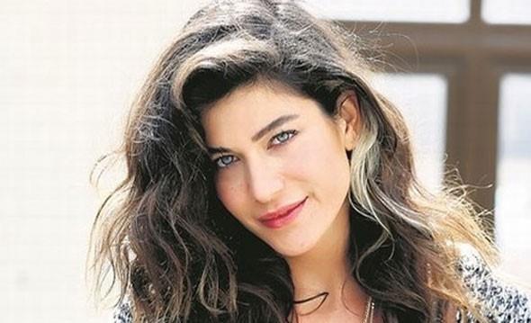 Ama daha sonra rol ald, Organize ler ve Beyza'nn Kadnlar gibi sinema filmlerinde bu alanda da yetenei olduunu kantlad.