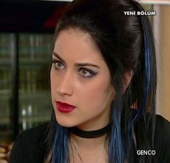 1990 doumlu yldz, Genco dizisi ile hret kapsn aralad. Performans ile gz dolduran Hazal Kaya, baars ile izleyenlerden tam not ald.