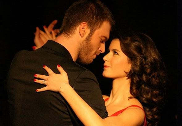 Beren Saat, sonrasnda rol ald Hatrla Sevgili adl dizi ile bu camiada kalc olduunu ispatlad.