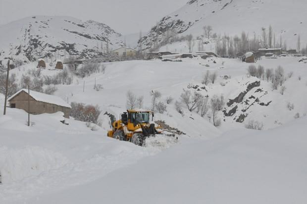 Batman'n Sason ilesine bal kylerde eitim retime ara verildi.<p>      Kaymakamlktan yaplan aklamada, kar yann sebep olduu don ve buzlanmadan dolay 16 Aralk 2016 Cuma gn tm ky okullarnda eitim retime bir gn ara verildii belirtildi.<p>      Aklamada, "Merkez okullarmzda ise tamal eitim kapsamndaki renciler iin eitime bir gn sre ile ara verilmitir. Merkezde tama kapsamnda olmayan tm renciler iin okullar ak bulundurulacak ve eitim retime devam edilecektir." ifadelerine yer verildi.  <p>