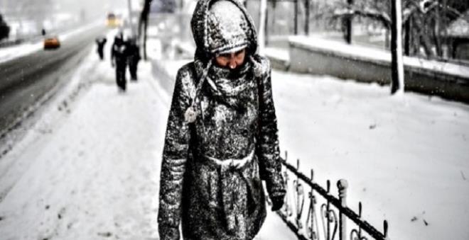 - Kar ya sonrasndaki souk havann etkisiyle oluan buzlanma nedeniyle Giresun ve Rize'nin baz ilelerinde okullar tatil edildi.<p>      le Milli Eitim Mdrlklerinden alnan bilgiye gre, don ve buzlanma nedeniyle Giresun'un anak ilesindeki tm okullarda yarn eitim yaplmayacak.<p>      Doankent'te ise Stta lkokulu ve Ortaokulu, atak Ky lkokulu ve Ortaokulu ile iledeki okullara tamayla gelen renciler iin eitime ara verilmesi karar alnd.  <p>    Rize'de ise amlhemin ilesinde okullardaki rencilerin tamamna yakn tamal olmas ve ar buzlanma olumas nedeniyle bugn eitime ara verildi.