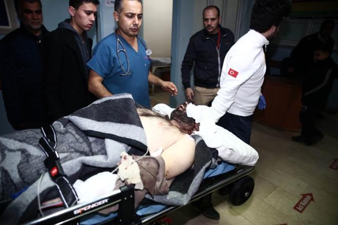 Cilvegz Snr Kaps'ndaki tampon blgeye getirilen yarallar, burada hazr bekletilen 112 Acil Servis ambulanslarna alnarak Hatay'daki eitli hastanelere kaldrld.