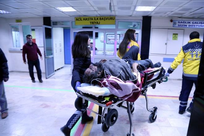 te yandan, Devlet Su leri (DS) ile eitli kurumlara ait ok sayda i makinesi Cilvegz Snr Kaps'ndan tampon blgeye geti.