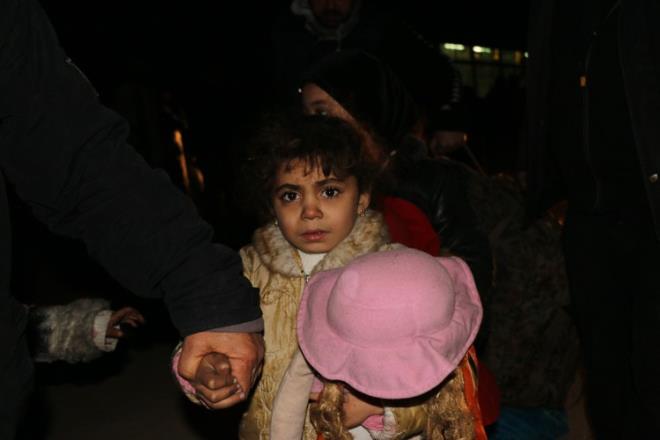 Suriye ordusu, karaden ii milisler ve Lbnan Hizbullah, havadan da Rusya'nn desteiyle Temmuz aynda 2012 ylndan bu yana muhaliflerin elinde bulunan Dou Halep'i kuatmt.<p>    Kasm aynda byk bir taarruza balayan Suriye ordusu, bu hafta ierisinde kentin yzde 98'ini ele geirmi ve kuatlan blgelere ynelik insani kayglar artmt. Bu nedenle Trkiye ve Rusya blgede kalanlarn tahliyesi iin bir plan zerine almaya balamt.  <p>  Varlan anlama kapsamnda, tahliyelerin 20 otobslk konvoylarn halinde yaplmas ve birka gn srmesi ngrlyor.