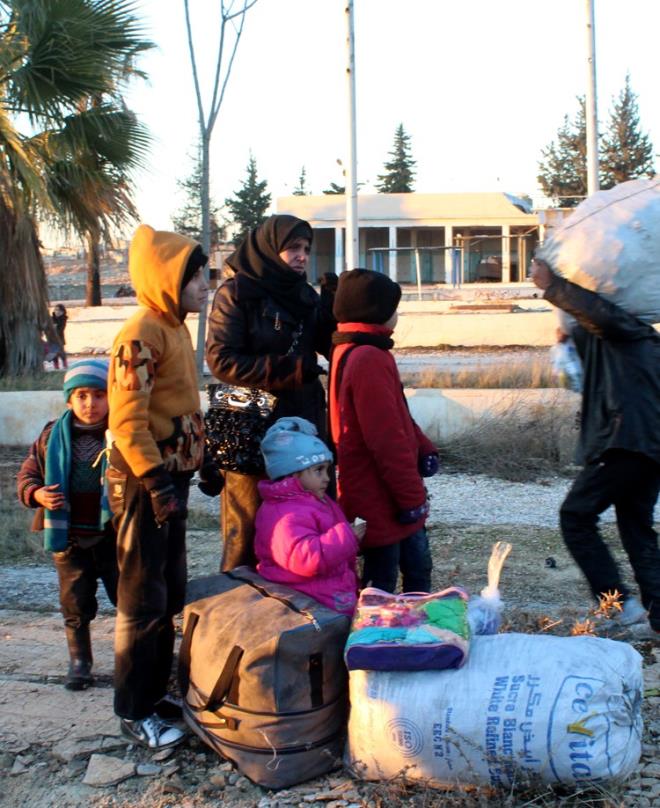 Suriye'de ran komutasndaki ii milisler ve rejim ordusunun kuatmasndaki dou Halep'ten kan ilk konvoy, muhaliflerin kontrolndeki dlib krsalnda yer alan Raidin blgesine ulat.
