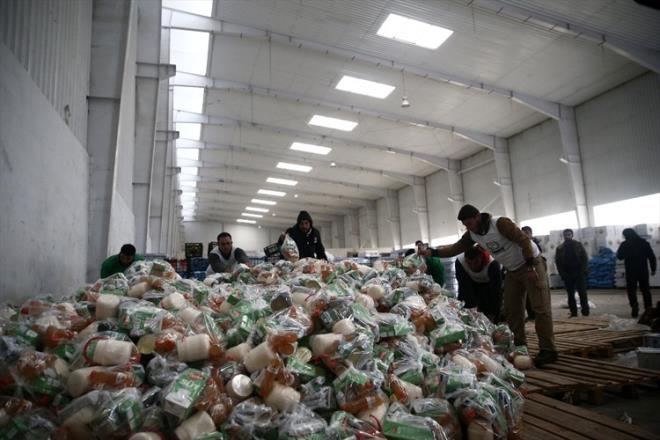 HH nsani Yardm Vakfnca, Halep'in dousunda yaanan gelimelerin ardndan binlerce insann ihtiyacn karlayabilecek mobil aevi ve ekmek frn ile gda, mama ve bez gibi yardmlar ieren paketler hazrland