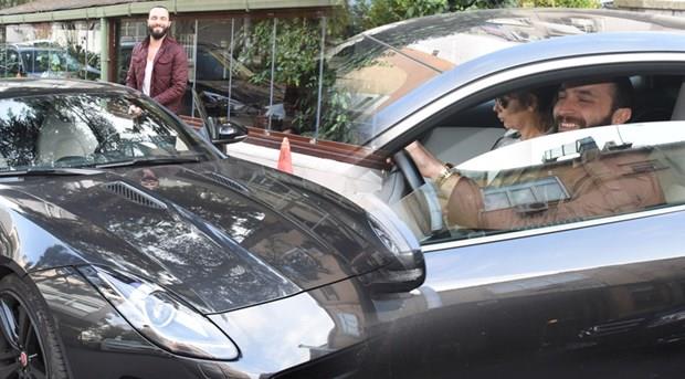 Berkay, lks otomobilene binerken grnt alan gazetecilere glmseyerek selam verdi.