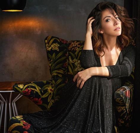 Yaz aylarn  &#8216;Kendime Yalanlar&#8217; isimli single almalaryla geirdiini belirten Meltem Ylmazkaya, single&#8217;nn fotoraf ekimlerini de almalaryla byk beeni toplayan fotoraf Cem Talu ile gerekletirdi.