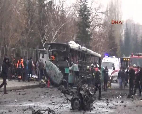 Patlamann, otobsn ar iznine kan askerleri ald srada gerekletii belirtiliyor.