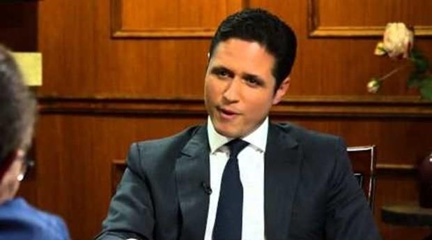 Arabalara ve hza kklmden beri ok byk bir ilgim olmutur. Zaman iinde bunu bir hobi haline getirdim ve frsat bulduka, genellikle Londra ve Avrupa&#8217;da deiik motor yarlar/araba kulpleri ile gezi ve yarlara gitmekten ok byk bir keyif alyorum.