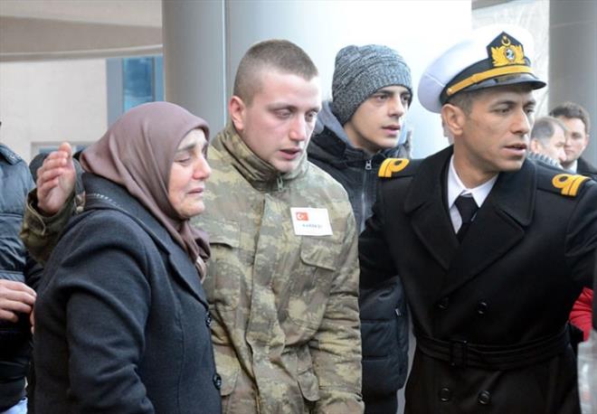 Kayseri'deki terr saldrsnda ehit den istihkam er Kenan Dngel'in naa, Zonguldak'n Ereli ilesinde klnan cenaze namaznn ardndan Sinop'a gnderildi.