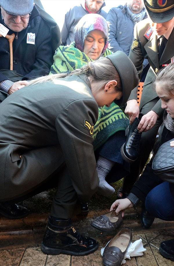 Trene, ehidin ailesi ve yaknlarnn yan sra Milli Eitim Bakan smet Ylmaz, Vali Ali Kaban, AK Parti Zonguldak milletvekilleri zcan Ulupnar, Faruk aturolu, Hseyin zbakr, CHP Zonguldak milletvekilleri nal Demirta ve erafettin Turpu, l Emniyet Mdr Ahmet Metin Turanl, l Jandarma Komutan Jandarma Albay Haluk Selvi, belediye bakanlar, siyasi parti temsilcileri ve ok sayda vatanda katld.