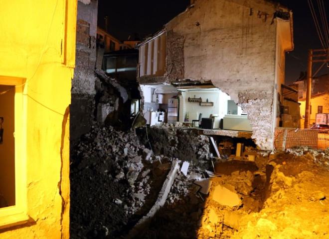 Alnan bilgiye gre, ileye bal Pnarba Mahallesi Pnarba Caddesi'ndeki eski binay ykp yerine yenisini yapmak isteyen mteahhitlik firmas, yeni inaatn temel almalarna geen pazartesi gn balad.