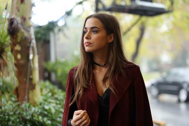 "BENSU&#8217;YLA BABA-KIZIZ"<p>      "erde dizisinde birlikte rol ald Bensu Soral&#8217;n dalglk eitimi verdii isimler arasnda bulunduunu syleyen Yldray ahinler, &#8220;Bensu&#8217;yu 4-5 sene nce daldrmtm. O gnden beri o bana &#8216;Babam&#8217;, ben ona &#8216;Kzm&#8217; deriz. Birbirimizin telefonlarnda da bu ekilde kaytlyz"