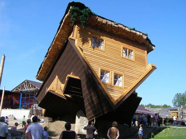 Tepetaklak Ev (Szymbark, Polonya)