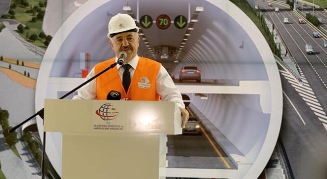 "...Trkiye'de herhangi bir projede insanmzdan dolar,avro toplamak gibi hibir ekilde uygulamamz olmad, olamaz da zaten. Dolaysyla ocak ba itibaryla TL olarak cret belirlenecek ve belirlenen cret bir yl boyunca geerli olacak. Yln sonunda tekrar eskale edeceiz, deerlemeyle yeniden cret belirlemi olacaz. Dolaysyla dolarla gei, euroyla gei diye bir ey sz konusu deil."