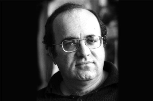 UUR MUMCU (1942- 1993) / smi Trkiye'de suikast sonucu ldrlen ve failleri konusunda somut admlar atlm olsa da kamuoyunun "failleri bulunamad" diye inand bir suikast olarak tarihe geti. Sol dnce dnyas iinde yer alan Mumcu, ald dller, hazrlad dosya ve haberlerle ses getiren bir gazeteciydi.