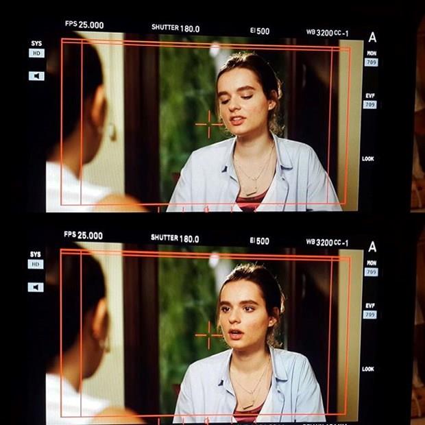 ECE HAKM KMDR?  <p>    Ece Hakim 1998 tarihinde stanbul&#8217;da dodu. Lise eitimini skdar Amerikan Lisesi'nden tamamlad. Oyunculuk mesleine yetenei olduunu fark eden ailesi tarafndan oyuncu olmas iin ynlendirilen Hakim, bu sayede gnmzdeki popleritesini yakalad. lk olarak &#8216;Anlat stanbul&#8217; adl projede rol aldktan sonra daha birok projede rol almaya devam etti. Hakim'in Umutsuz Ev Kadnlar dizisindeki Gamze rolyle yldz parlad.