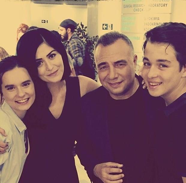 ECE HAKM'iN ROL ALDII PROJELER  <p>  Ekiya Dnyaya Hkmdar Olmaz - Zeyno <p>  Umutsuz Ev Kadnlar - Gamze <p>  Ak ve Ceza - Lara<p>  Gece Gndz - Lale<p>  Avrupa Yakas - lksen <p>  Kelebek kmaz - eyda  <p>yi ki Varsn - Aymelek   Candan te - Kk Glen  Yamur Zaman - Naz