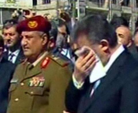 2011 Ylndaki Yemen'deki temaslar esnasnda Cumhurbakan Abdullah Gl ve Bakanlar Yemen Trks sylenirken hngr hngr alad.