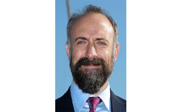 Halit Ergen Mhteem Yzyl tarz  Oval ve kare yz ekli iin nerilir