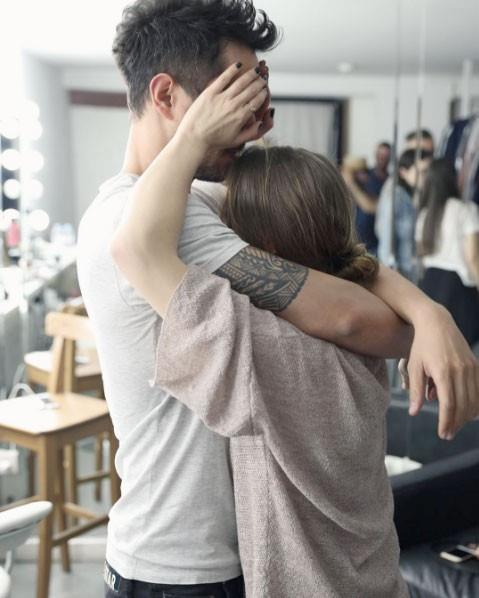 Ayrca Asl Enver'in Murat Boz ile Hadise arasnda olan yaknl kskand, bu yzden 'O Ses Trkiye' yarmasnn ekimlerine srekli gittii iddia edilmiti