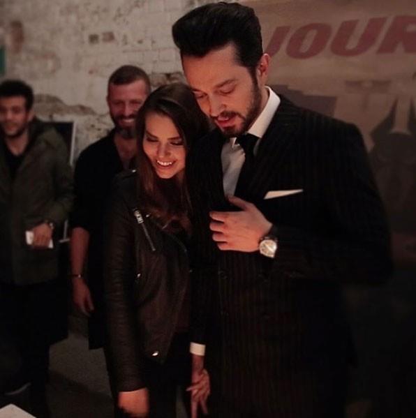 Hadise "Hayatma biri girerse, Murat&#8217; m kskanacak? Murat&#8217;la sper dostuz. kisi de sevdiim arkadalarm. Onu o kadar seviyorum ki, zarar gelsin istemem&#8221; demiti.