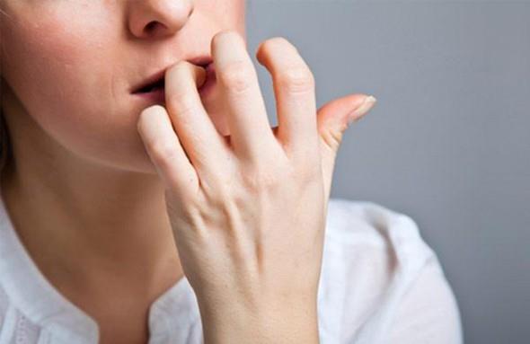 rnein bebekler bir eyleri tanmak iin sadece dokunmak ve grmekle yetinmez, onun azlarna da gtrme ihtiyac hissederler. Freud'a gre bu evrede yaanan yeterince doyuma ulaamam olma ya da ar doyurulma gibi olumsuz bir durum.