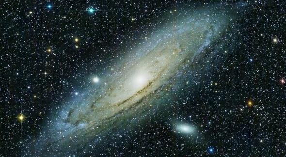 Dier gezegenleri aratrmak iin uzayn zorlu ve sert koullarna dayanp hedefine ulaabilen,vardnda yine son derece zor koullar altnda almaya devam edebilen robot kaifler retirken neden gezegenimizin merkezine gidecek bir robot yapmyoruz? Dnyann merkezine ulamak iin 6.371 km boyunca ieriye doru yol almak gerek. Bu yolculuu bizim yapmamz mmkn deil.