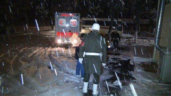 stanbul&#8217;da yaayan ailenin aslen Samsun&#8217;un aramba lesi Paayaz Ky nfusuna kaytl olduu belirtildi. Baba Ertan ve anne Safiye Kavuz&#8217;un ac haberle birlikte Samsun&#8217;a gelmek zere stanbul&#8217;dan yola ktklar belirtildi. Bekar olan ehit Uzman avu Hasan Kavuz&#8217;un aramba lesi Paayaz Ky&#8217;nde yarn topraa verilecei ifade edildi.