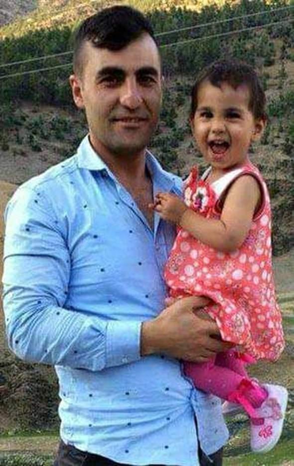 El Bab&#8217;da dn meydana gelen atmada ehit olan uzman avulardan evli 1 ocuk babas, Kahramanmaral Mehmet Kkkaya&#8217;nn Kayseri&#8217;nin Melikgazi lesi Belsin Tnaztepe Mahallesindeki evinde matem vard.