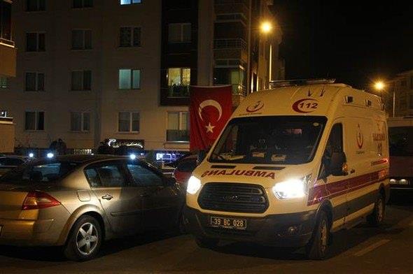 Krklareli Valisi Esengl Civelek, 55. Mekanize Piyade Tugay Komutan Piyade Albay Mustafa Barut, Belediye Bakan Mehmet Siyam Kesimolu, l Emniyet Mdr Erkin Adalar, l Jandarma Komutan Kdemli Albay Selahattin Acara, l Mfts smail Bayrak ve askeri yetkililer, ehadet haberini vermek iin ehit zpek'in stasyon Mahallesi'nde annesinin yaad eve geldi. Ac haberi alnca baygnlk geiren anne Sevim zpek'e, salk ekipleri mdahale etti.