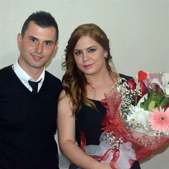 ehidin yaklak 24 gn nce zge slam&#8217;la nianland ve nmzdeki yl iin dn hazrlklar yapt renildi. ehidin anne ve babasnn yaklak 16 yl nce boand, ehidin babas emsettin Yaln'n stanbul'da yaad renildi. Anne erbeti&#8217;nin Erbaa&#8217;dan, baba Yaln&#8217;n ise stanbul&#8217;dan Gaziantep'e oullarnn cenazesini almaya gittii kaydedildi.