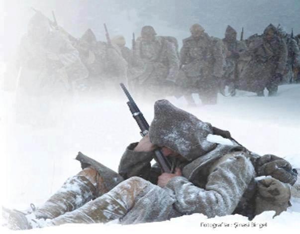 Karaman, etkinlikler erevesinde 6-8 Ocak tarihlerinde ilede "Vefakar Genlik Fedakar Ecdadn Unutmayacak" konulu anma program yapacaklarn bildirerek, "6 Ocak 2017 Cuma gn Sarkam Grand Toprak Hotel'de ehit yaknlar ve gaziler onuruna yemek verilecek. Ayn gn Kazm Karabekir Camisi'nde Mevlid-i erif program dzenlenecek, akam ise mealeli yry yaplacak. 7 Ocak gn iledeki kayak merkezinde kardan heykeller ve resim sergisinin al yaplacak. Mealeli kayak gsterisi de dzenlenecek sz konusu gnk etkinlik, Sarkam Grand Toprak Hotel'deki program ile devam edecek." dedi.