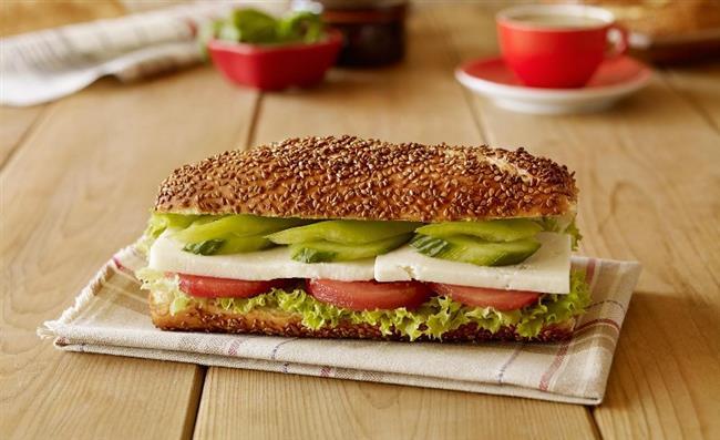 <p><b>Pazar</b>   </p>  <p>    <b>Sabah</b>   </p>  <p>  1 fincan ekersiz Trk kahvesi veya nescafe.  </p>  <p>  2 dilim tam buday ekmei ile yaplm peynirli sandvi  </p>  <p>    <b>le</b>   </p>  <p>  Snrsz sebze yemei ve yasz ayran  </p>  <p>    <b>Akam</b>   </p>  <p>  Izgara tavuk</p>