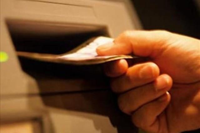 TBMM Plan ve Bte Komisyonunda kabul edilen "Torba Kanun Tasars"yla emekli ikramiyesine esas hizmet sresinin hesabndaki 30 yllk st snrn Anayasa Mahkemesince iptali zerine ortaya kan sorunun giderilmesi amacyla dzenleme yaplyor.<p>    Anayasa Mahkemesi iptal kararndan nce aylk balananlar ile emekli ikramiyesini almadan vefat edenlerin dul ve yetimlerine 30 yllk hizmet ylndan fazla sreler iin emekli ikramiye demesi yaplmamas nedeniyle ortaya kan yargsal ihtilaflarn zme kavuturulmas amalanyor.